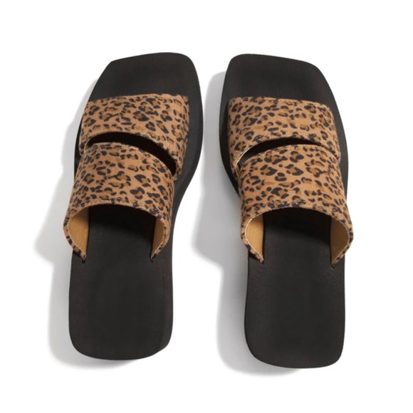 Leopard Print Dual Strap Platform Slip On Sandal - Picture 4 of 9